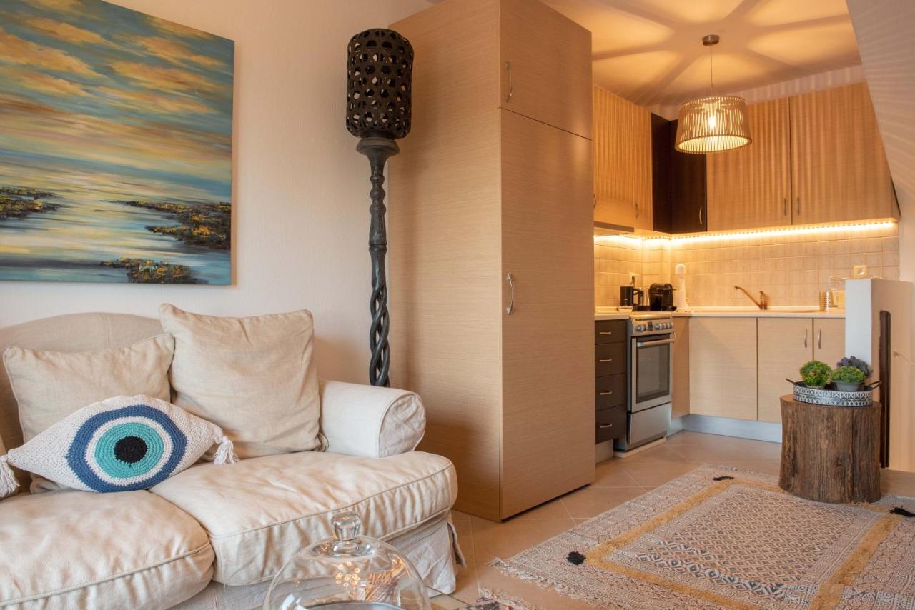Dandy Villas Nea Roda - Melodic Waves - Private - Pool - Parking - Cellar Bagian luar foto