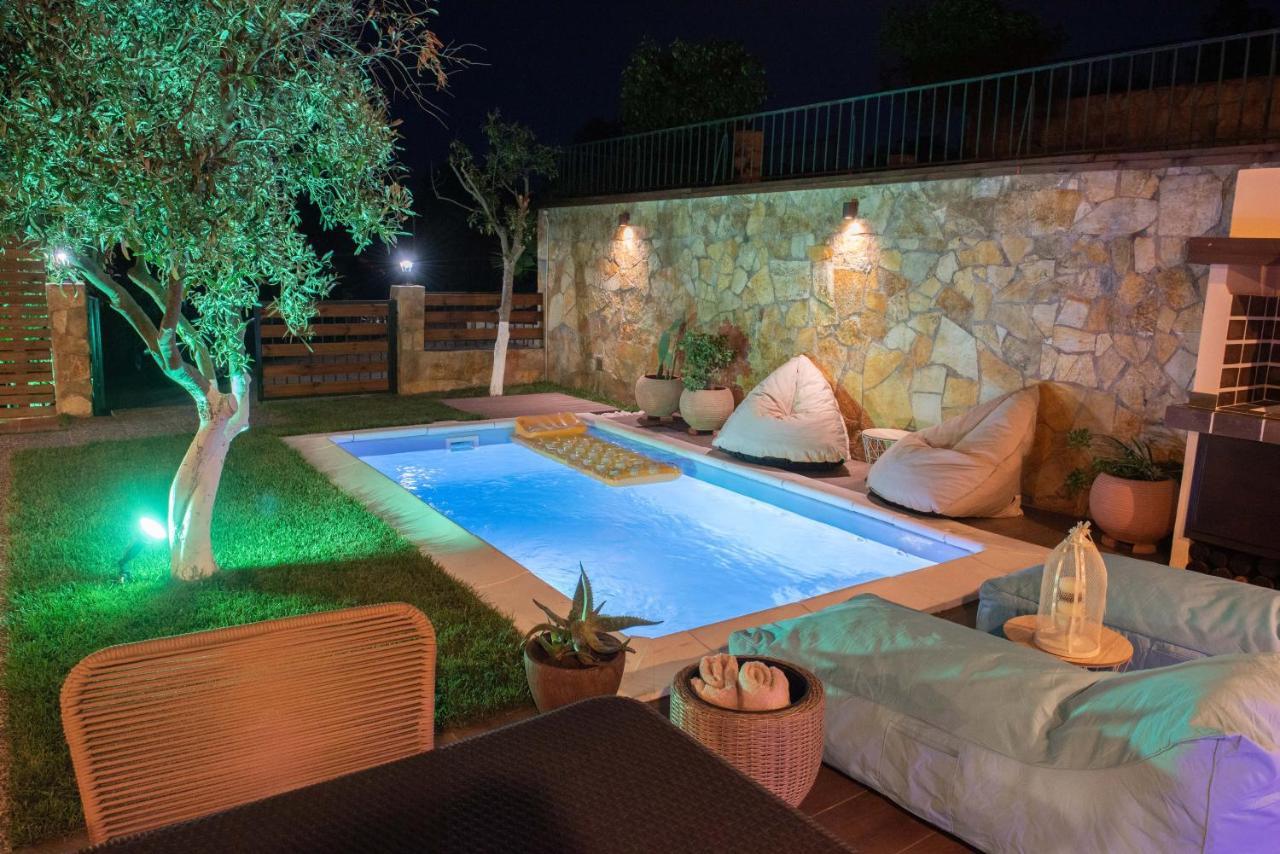 Dandy Villas Nea Roda - Melodic Waves - Private - Pool - Parking - Cellar Bagian luar foto