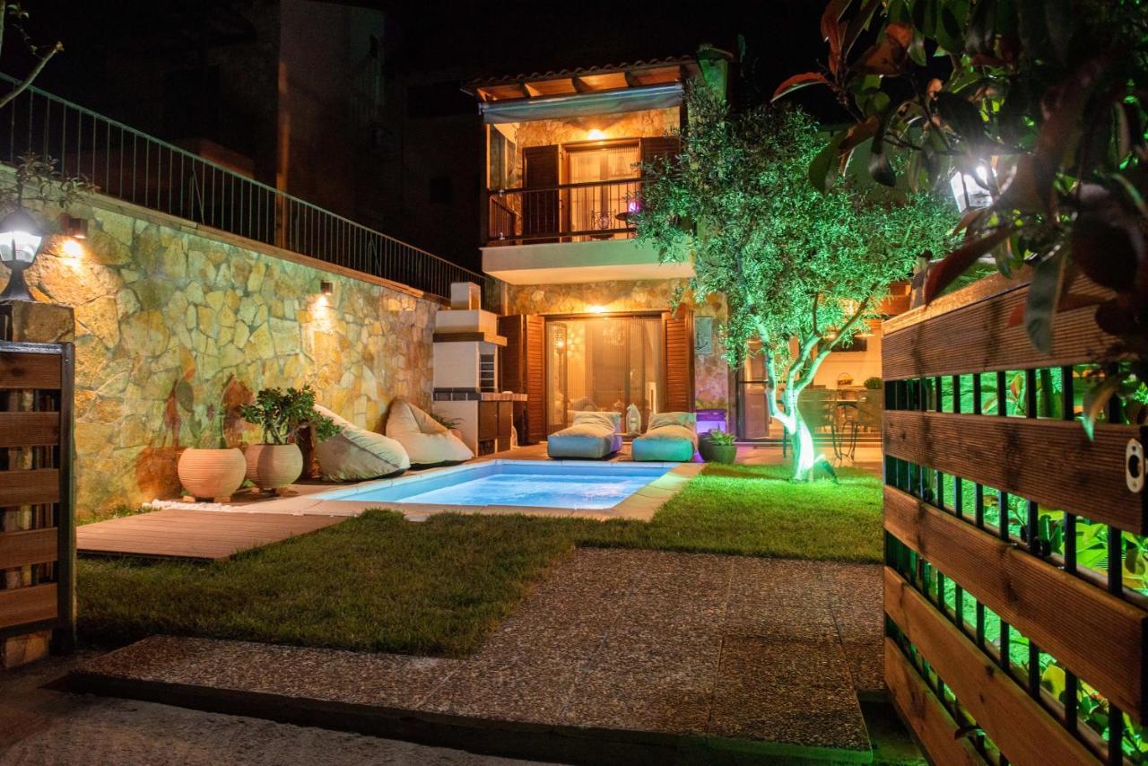Dandy Villas Nea Roda - Melodic Waves - Private - Pool - Parking - Cellar Bagian luar foto