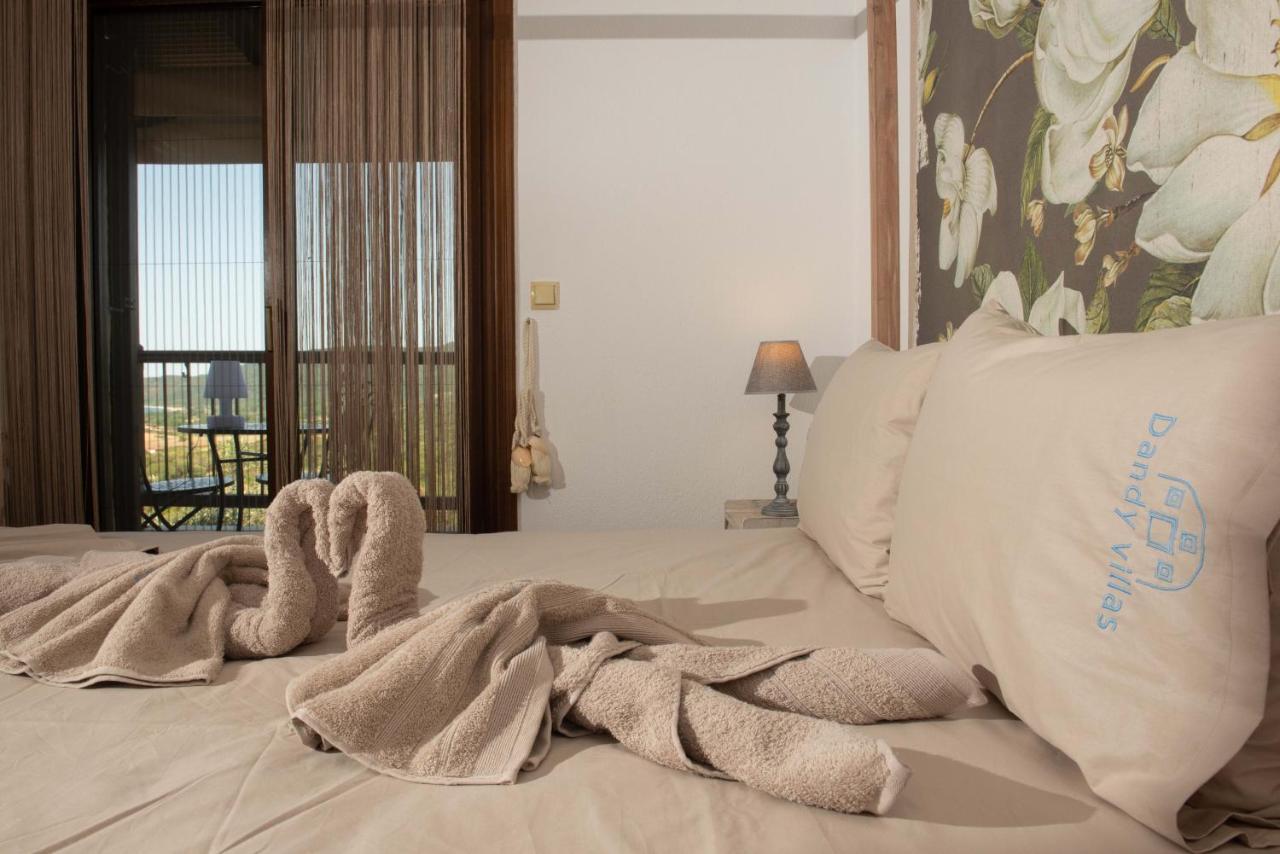 Dandy Villas Nea Roda - Melodic Waves - Private - Pool - Parking - Cellar Bagian luar foto