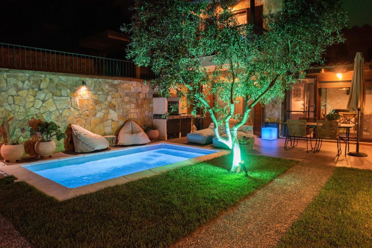 Dandy Villas Nea Roda - Melodic Waves - Private - Pool - Parking - Cellar Bagian luar foto